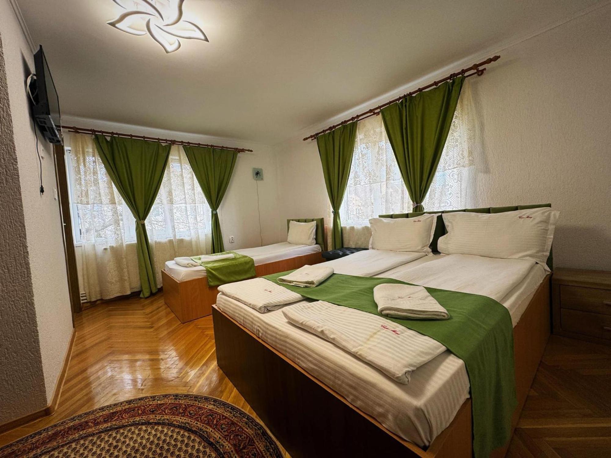 Casa Mary Hotel Hátszeg Kültér fotó